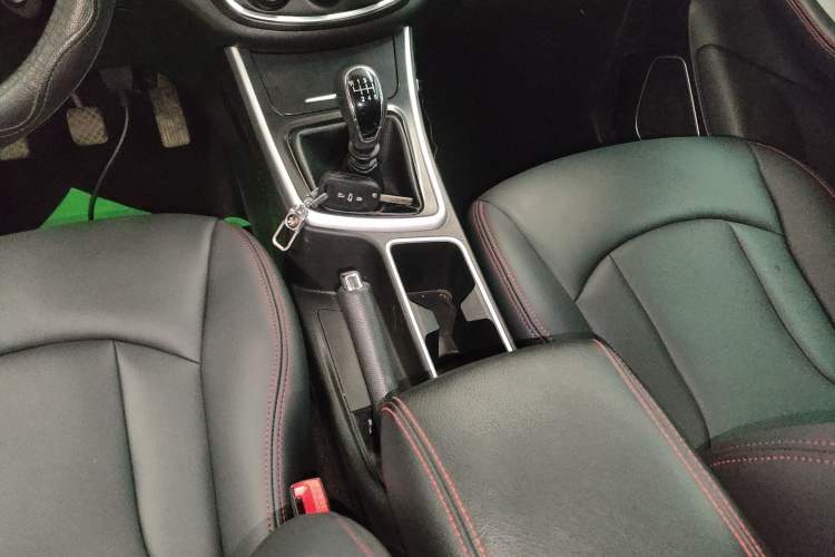 Used Baojun 560 2016 1.5T Manual Comfort Edition Gear Lever