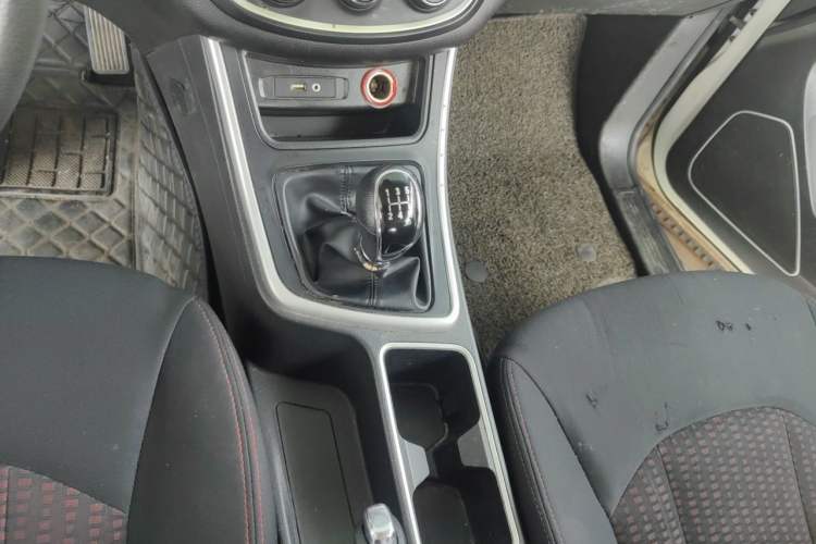 Used Baojun 560 2016 1.8L Manual Value Edition Gear Lever