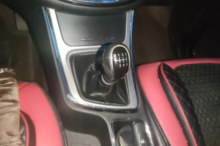 Used Baojun 560 2016 1.8L Manual Luxury Edition Gear Lever