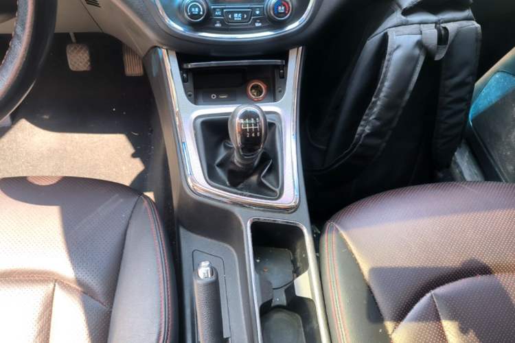 Used Baojun 560 2016 1.5T Manual Luxury Model Gear Lever