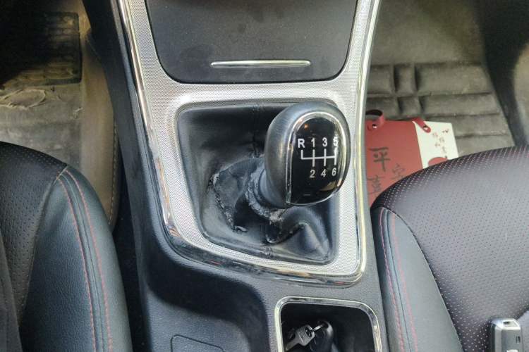 Used Baojun 560 2016 1.5T Manual Luxury Model Gear Lever
