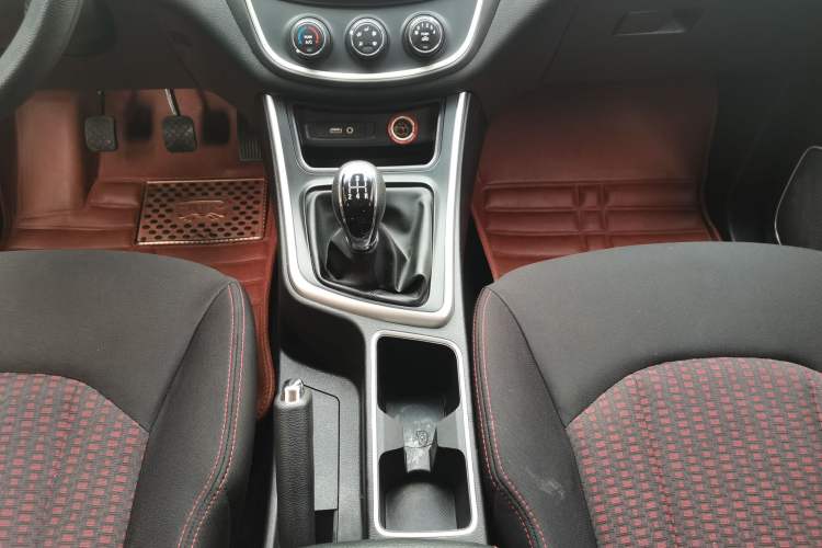 Used Baojun 560 2016 1.8L Manual Value Edition Gear Lever