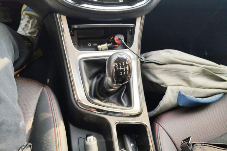 Used Baojun 560 2016 1.8L Manual Luxury Edition Gear Lever
