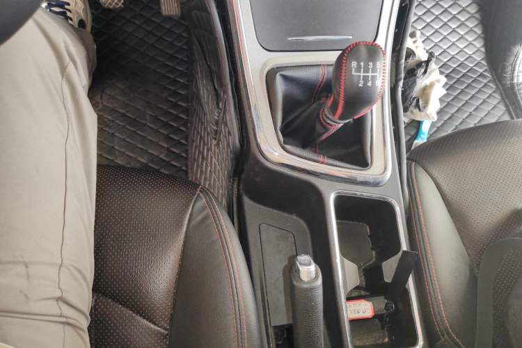 Used Baojun 560 2016 1.5T Manual Luxury Model Gear Lever