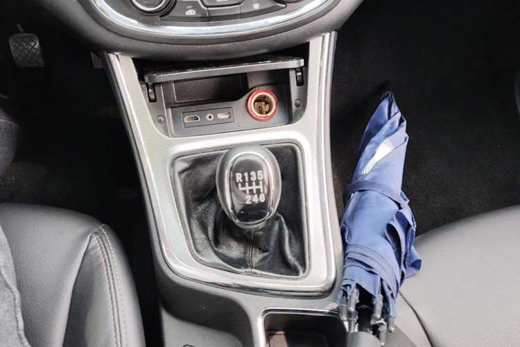 Used Baojun 560 2016 1.5T Manual Elite Edition Gear Lever