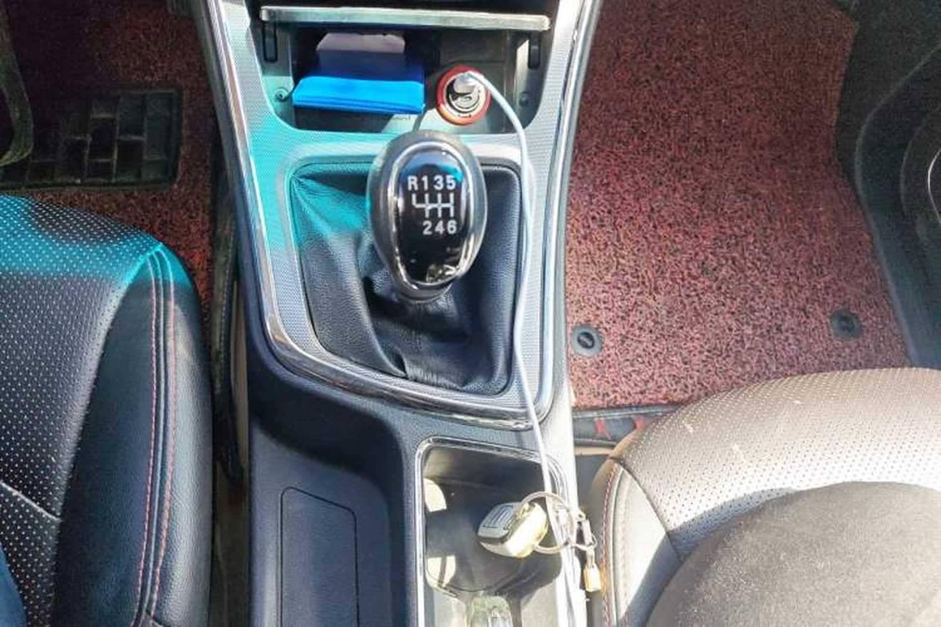 Used Baojun 560 2016 1.5T Manual Luxury Model Gear Lever