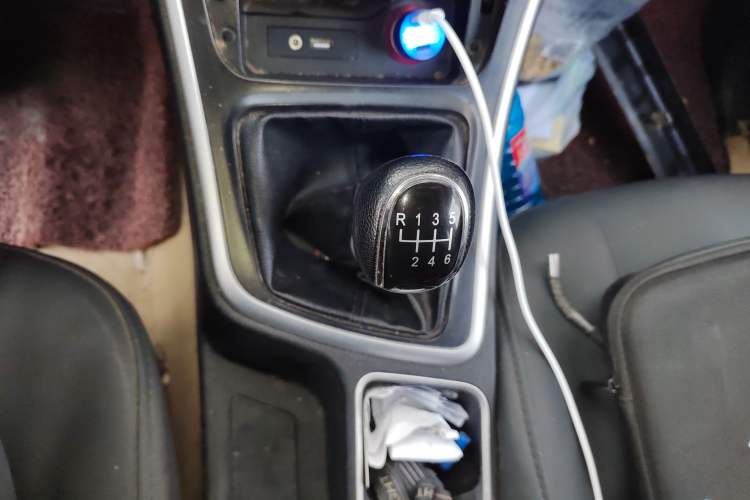 Used Baojun 560 2016 1.5T Manual Comfort Edition Gear Lever