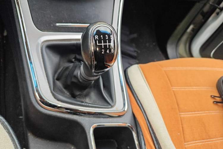 Used Baojun 560 2016 1.5T Manual Luxury Model Gear Lever