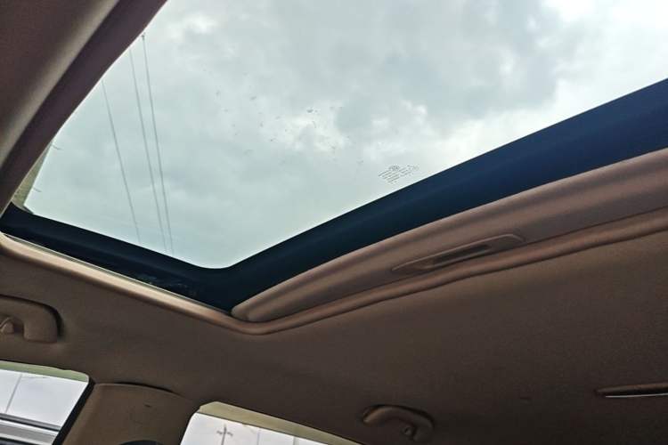 Used Baojun 560 2016 1.8L iAMT Luxury Model Headliner