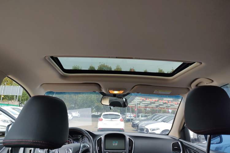 Used Baojun 560 2016 1.5T Manual Luxury Model Headliner