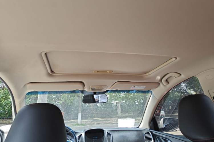 Used Baojun 560 2016 1.8L iAMT Luxury Model Headliner