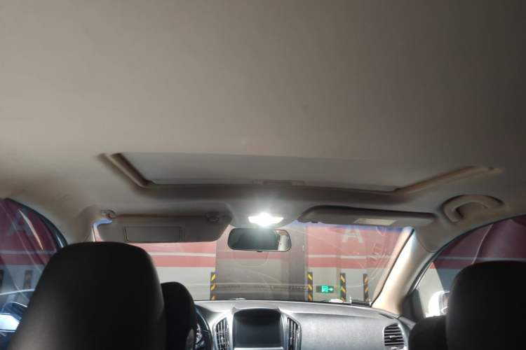 Used Baojun 560 2016 1.5T Manual Luxury Model Headliner