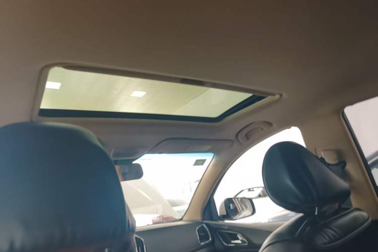 Used Baojun 560 2016 1.8L iAMT Luxury Model Headliner