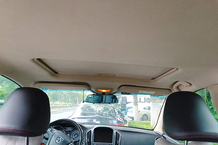 Used Baojun 560 2016 1.8L iAMT Luxury Model Headliner