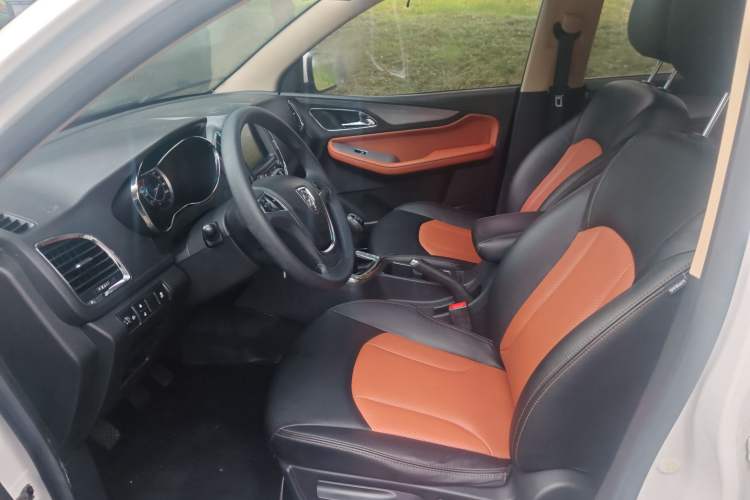 Used Baojun 560 2016 1.5T Manual Elite Edition Interior 1