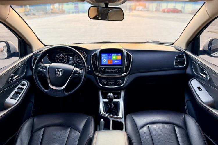 Used Baojun 560 2016 1.8L Manual Luxury Edition Interior 1