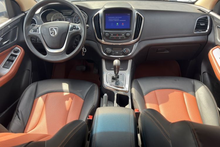 Used Baojun 560 2016 1.8L iAMT Elite Edition Interior 1