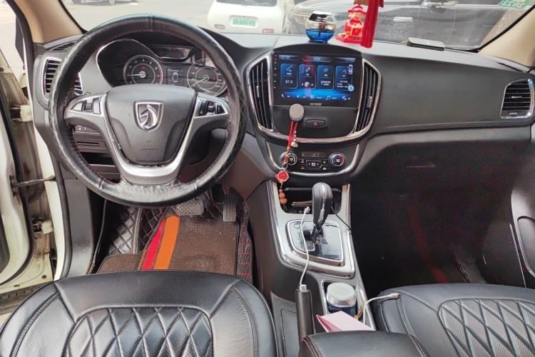 Used Baojun 560 2016 1.8L iAMT Luxury Model Interior 2