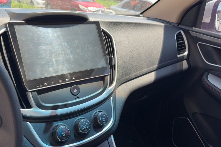 Used Baojun 560 2016 1.5T Manual Comfort Edition Interior 2
