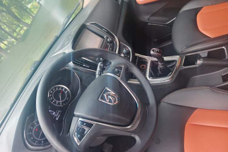 Used Baojun 560 2016 1.5T Manual Elite Edition Interior 2