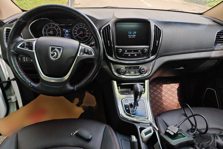 Used Baojun 560 2016 1.8L iAMT Luxury Model Interior 2