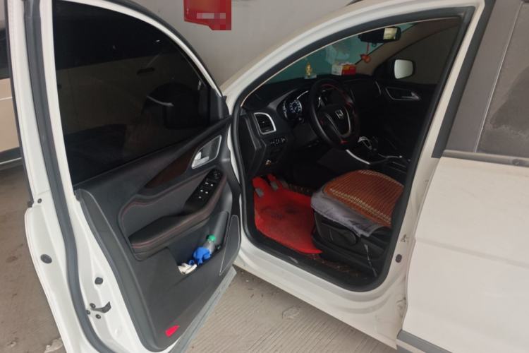 Used Baojun 560 2016 1.8L Manual Value Edition Interior 3