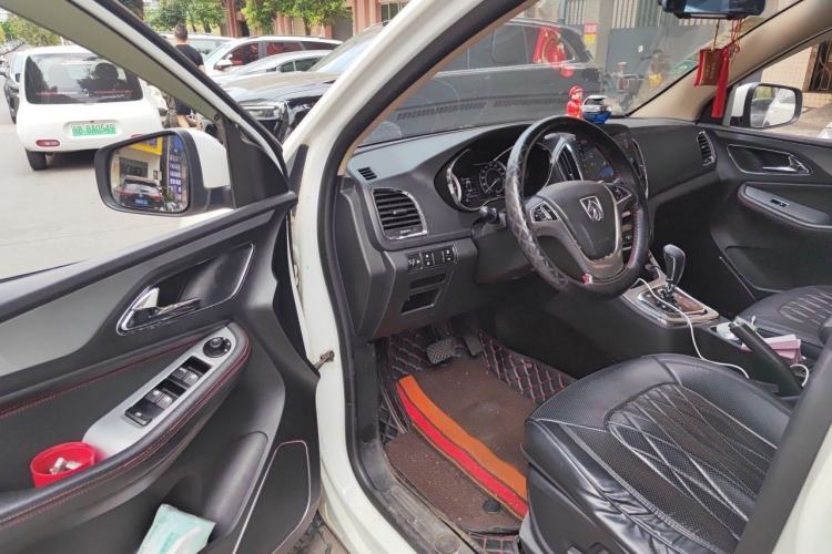 Used Baojun 560 2016 1.8L iAMT Luxury Model Interior 3