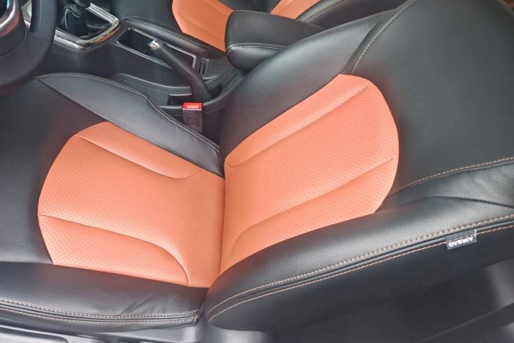 Used Baojun 560 2016 1.5T Manual Elite Edition Interior 3