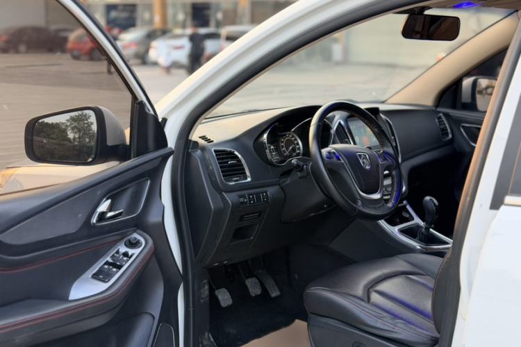 Used Baojun 560 2016 1.8L Manual Luxury Edition Interior 3