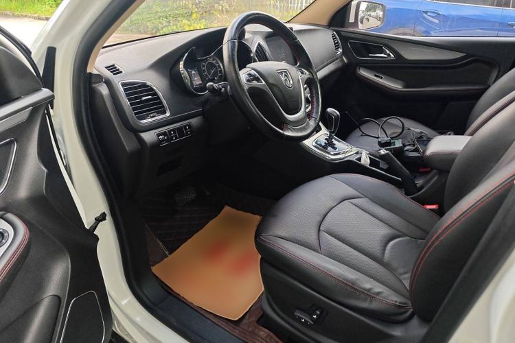 Used Baojun 560 2016 1.8L iAMT Luxury Model Interior 3