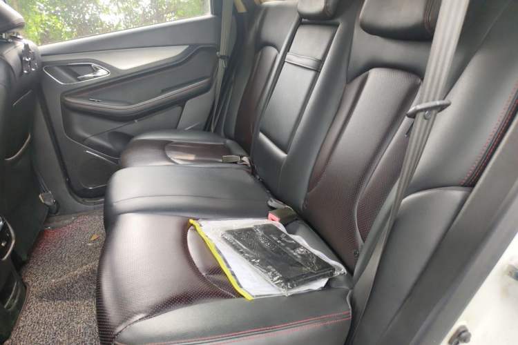 Used Baojun 560 2016 1.5T Manual Luxury Model Interior 4