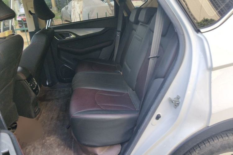Used Baojun 560 2016 1.5T Manual Luxury Model Interior 4