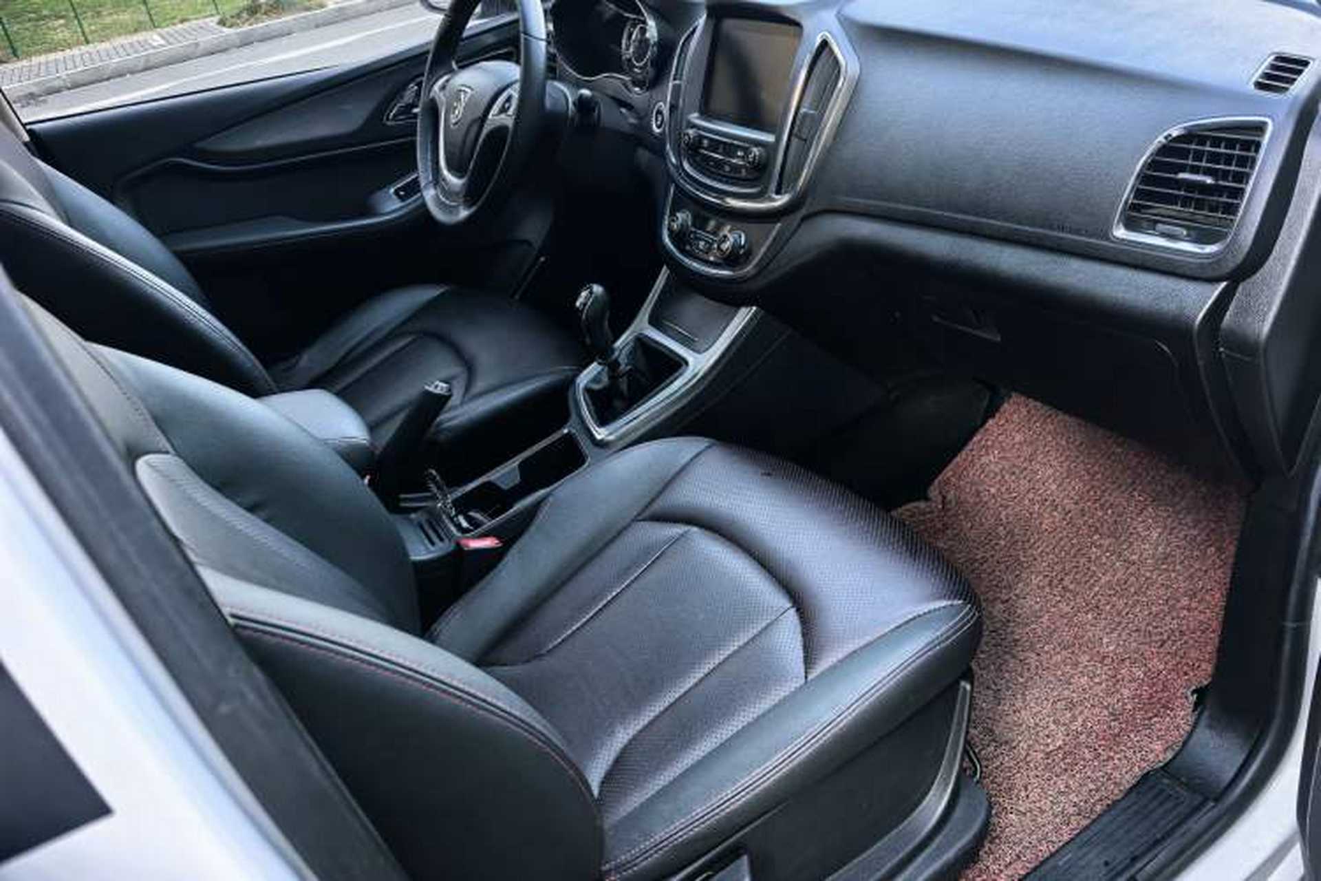 Used Baojun 560 2016 1.8L Manual Luxury Edition Interior 4