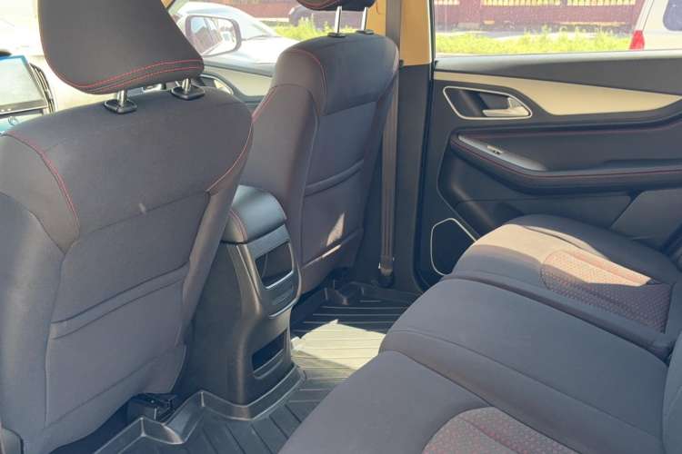 Used Baojun 560 2016 1.5T Manual Comfort Edition Interior 4