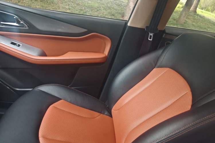 Used Baojun 560 2016 1.5T Manual Elite Edition Interior 4