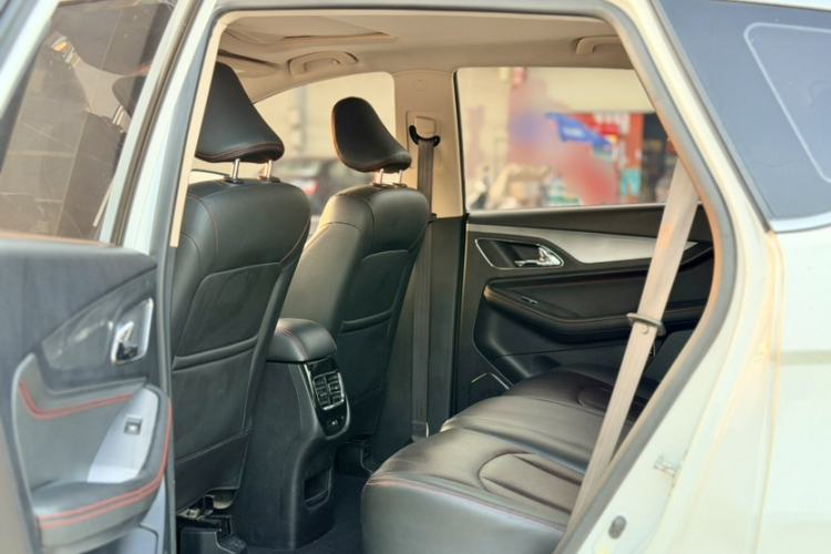 Used Baojun 560 2016 1.8L Manual Luxury Edition Interior 4