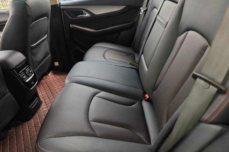 Used Baojun 560 2016 1.8L iAMT Luxury Model Interior 4