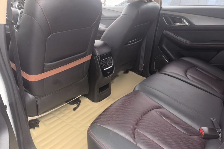 Used Baojun 560 2016 1.8L Manual Luxury Edition Interior 5