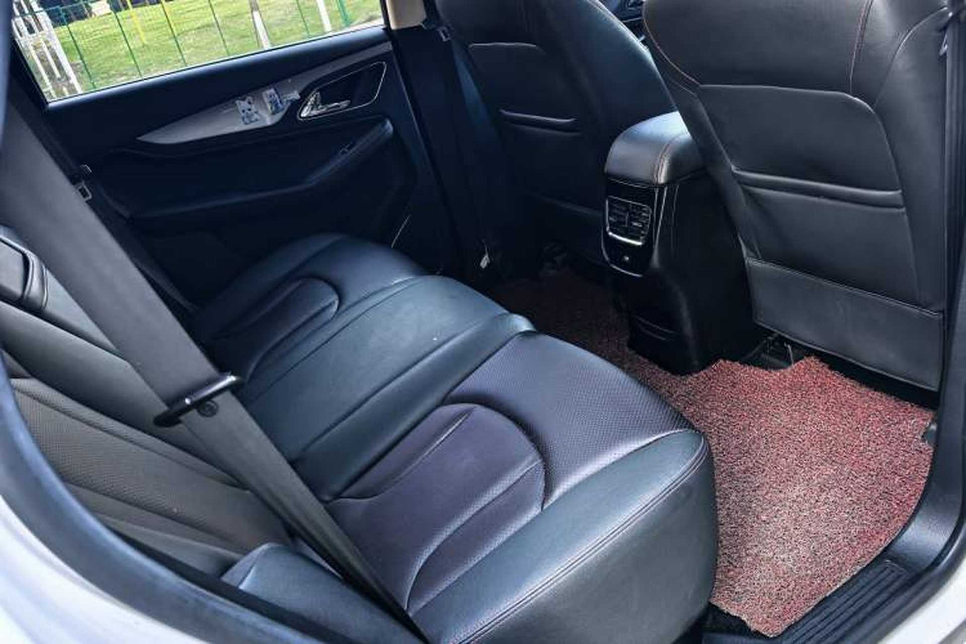 Used Baojun 560 2016 1.8L Manual Luxury Edition Interior 5