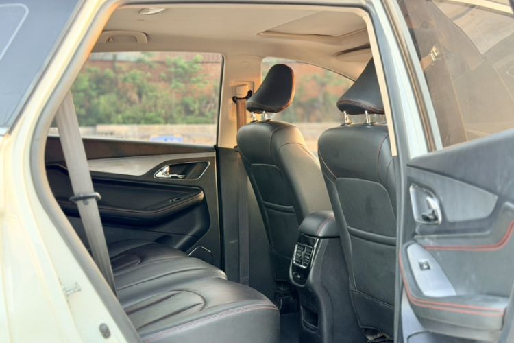 Used Baojun 560 2016 1.8L Manual Luxury Edition Interior 6