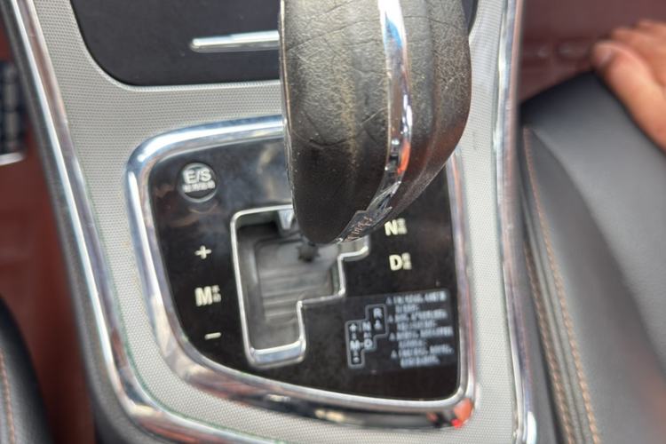 Used Baojun 560 2016 1.8L iAMT Elite Edition Interior 7