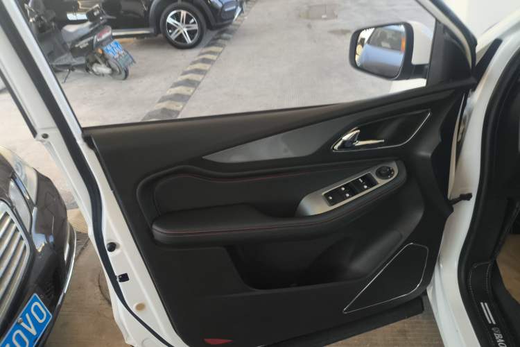 Used Baojun 560 2016 1.8L iAMT Luxury Model Left Front Door Interior