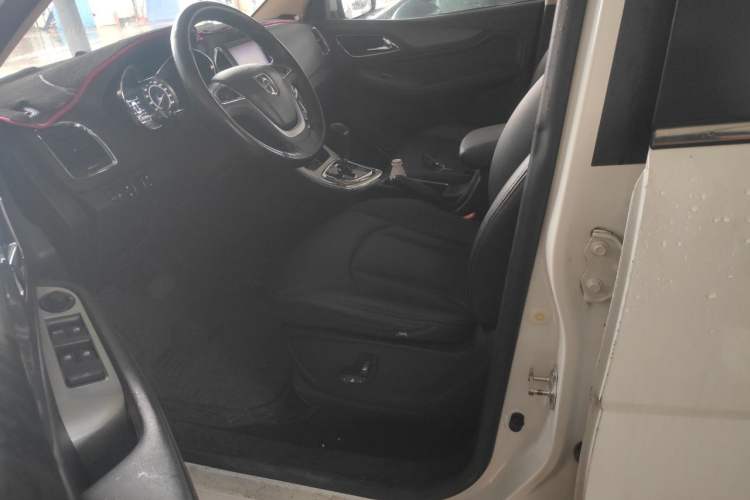 Used Baojun 560 2016 1.8L iAMT Luxury Model Left Front Seat