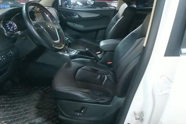 Used Baojun 560 2016 1.8L iAMT Luxury Model Left Front Seat