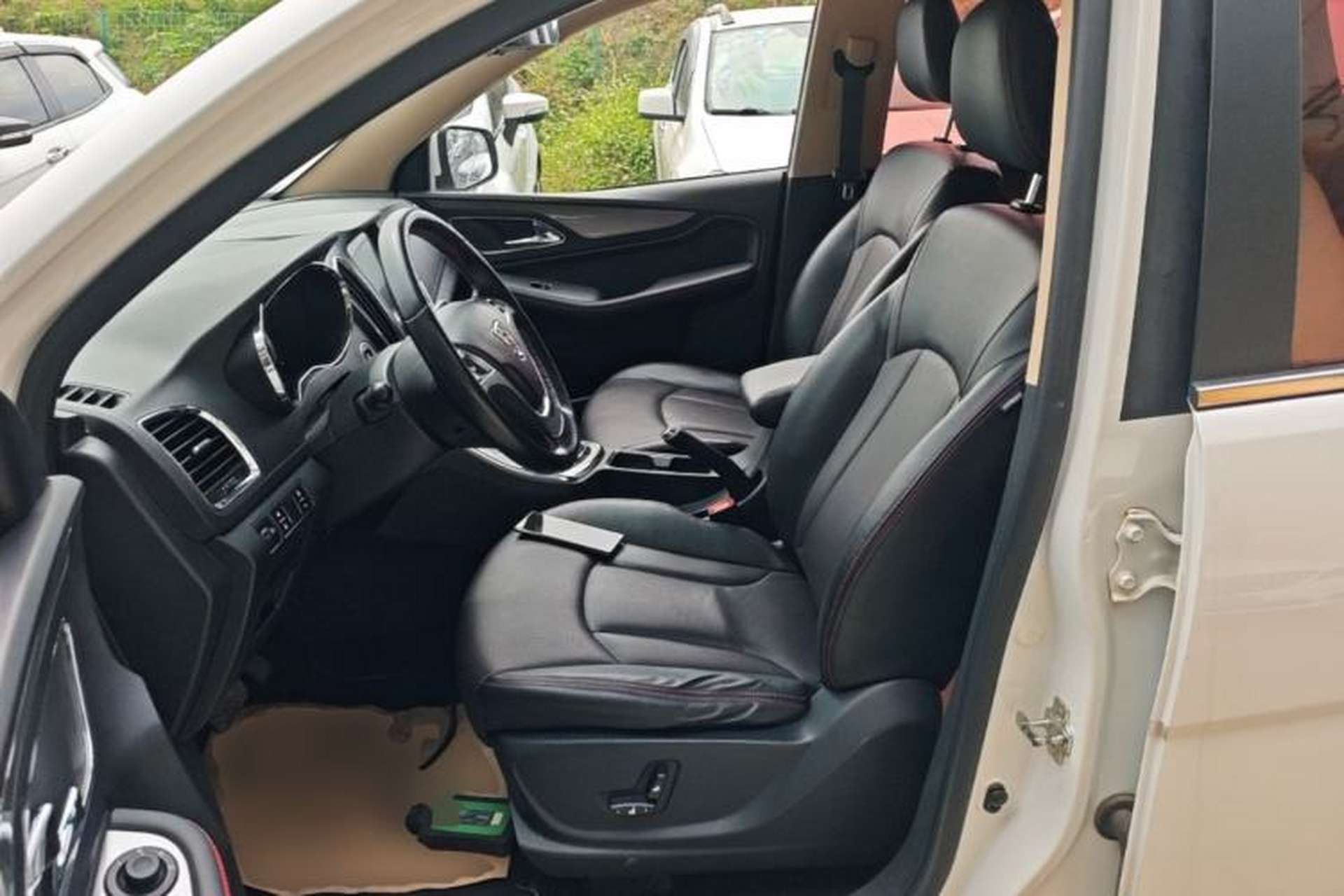 Used Baojun 560 2016 1.8L iAMT Luxury Model Left Front Seat