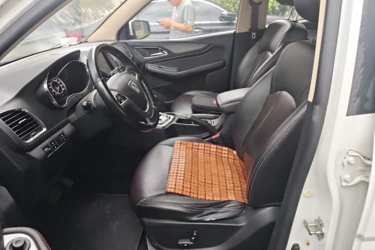 Used Baojun 560 2016 1.8L iAMT Luxury Model Left Front Seat