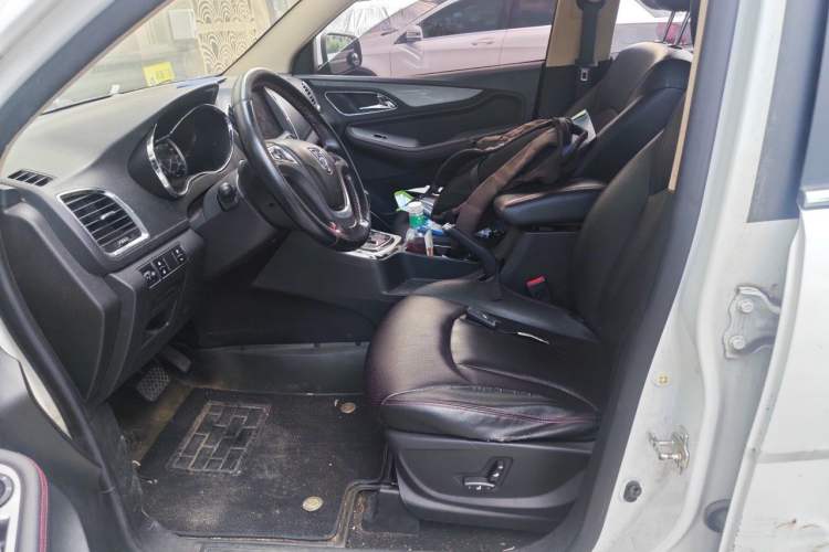 Used Baojun 560 2016 1.8L iAMT Luxury Model Left Front Seat