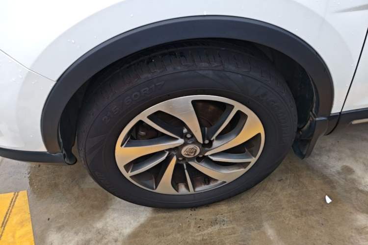 Used Baojun 560 2016 1.8L iAMT Luxury Model Left Front Wheel Hub