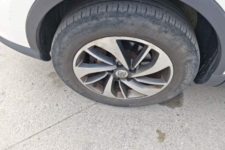 Used Baojun 560 2016 1.8L Manual Luxury Edition Left Front Wheel Hub