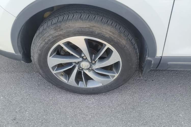 Used Baojun 560 2016 1.8L iAMT Luxury Model Left Front Wheel Hub